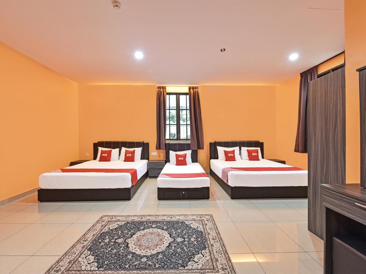 Oyo 90722 D'Puncak Hotel Камерон-Гайлендс Екстер'єр фото